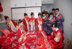 点击看大图 -挪娅婚纱摄影皇家会所