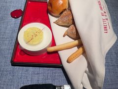 -弦月窗LUNETTE BY AMANDA(复兴路店)