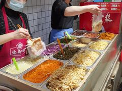 自助取餐区-三兄弟高炉烧饼