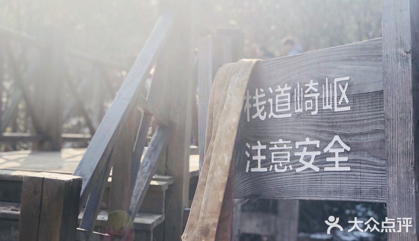 连降噪耳机都能够舍弃，一个双肩包就到达这里