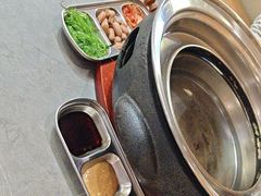 -围炉肉舍•炭烤活鳗•丹东海鲜烤肉(步行街店)