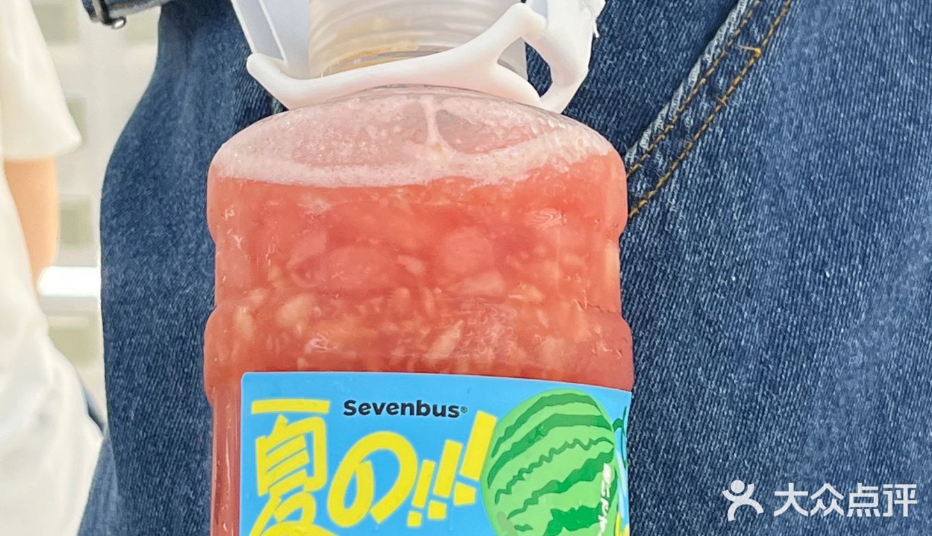 里面是水蜜桃+西瓜冰，一口下去满满西瓜+桃子味儿