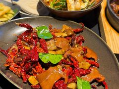 皱皮椒炒牛肝菌-Ameigo梅果·云贵川bistro(长宁来福士店)