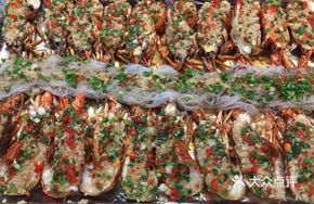 Garlic Fried Rice Noodles with Baby Lobster