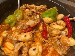 黑松露牛肝菌焖牛蛙-云海肴云南菜(浦江欢乐颂店)