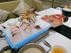 鱼虾共舞-红鼎豆捞·非遗鲍皇汤火锅(宝丰路店)