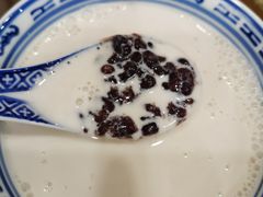 黑糯米西米露-黄氏许牛奶甜品专家(水晶街店)