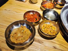 烤肉配菜及蘸料（免费提供）-姜虎东白丁烤肉(恒隆广场店)