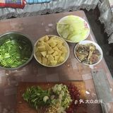 说一下简单的土豆烧鸡块的做法，鸡块是之前煮好的