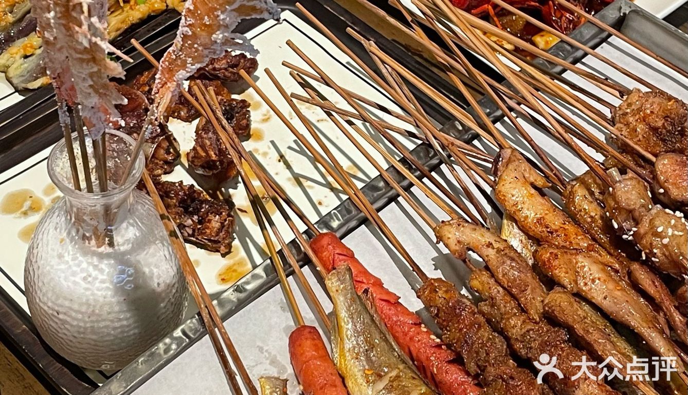 万达金街里的一家小烧烤[胜利]