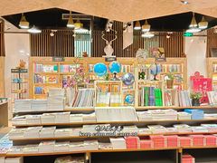 -新华里咖啡书吧(新华书店小寨店)