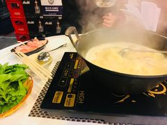 -鲜入围煮花胶鸡海鲜火锅