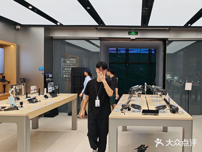 DJI大疆(深圳华强北曼哈授权体验店)图片