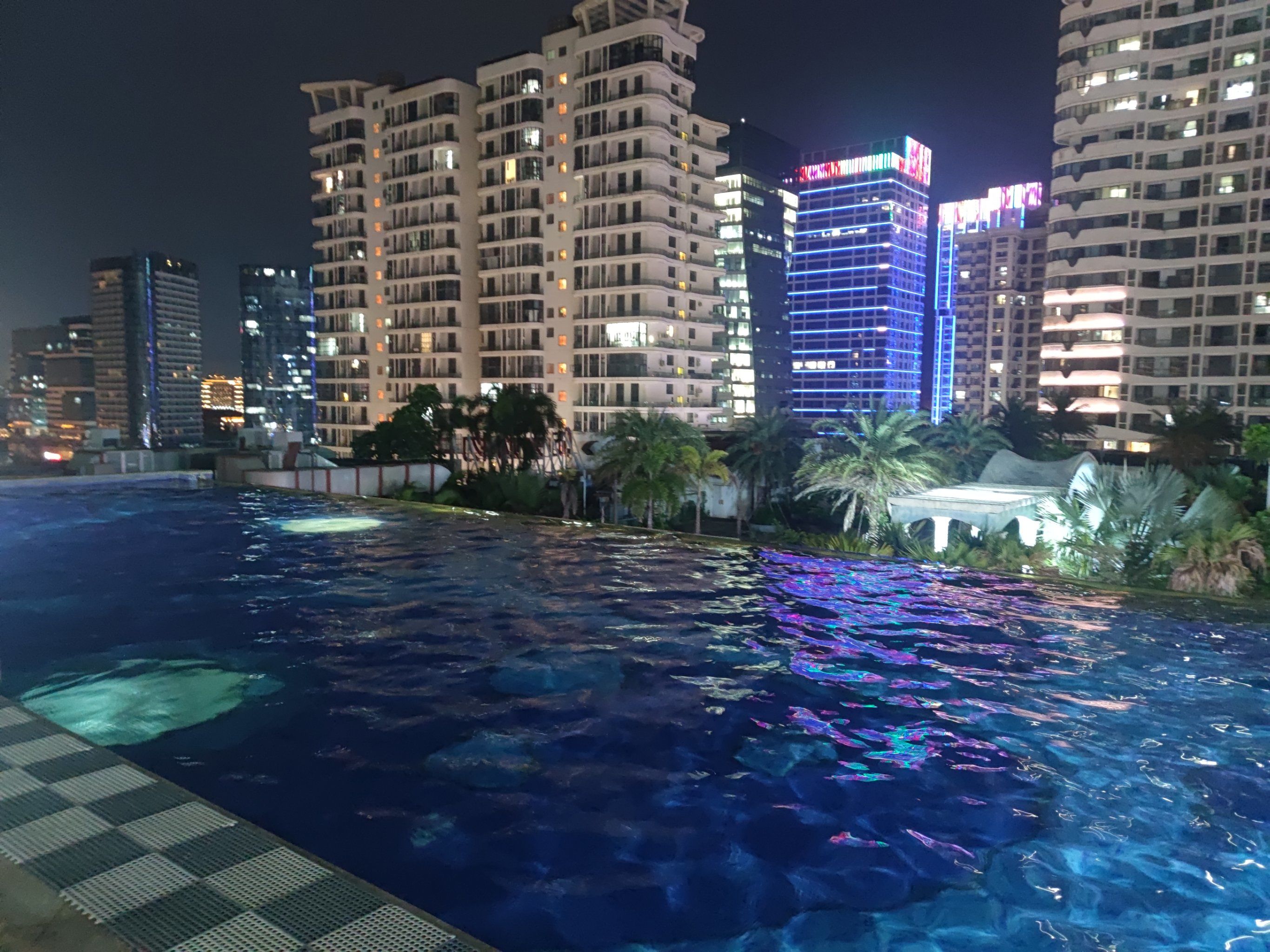 西海岸无边泳池