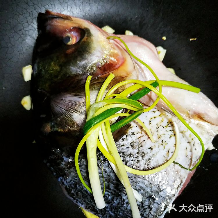 无油新鲜鱼头煲一煲，配面刚刚好