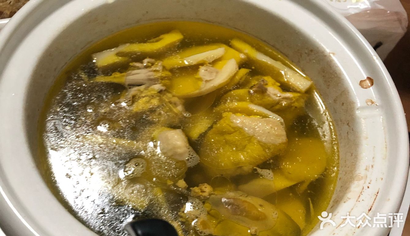 *如果很怕鸡汤的油，可以把煮好的鸡汤盛入小碗后放凉