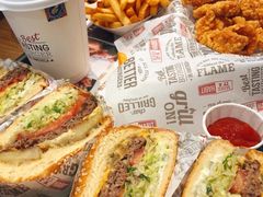 -The Habit Burger Grill 哈比特汉堡(世博店)