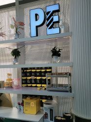 -PE SALON 