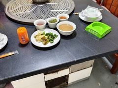 -牧民人家羊粪火自煮手把肉餐馆