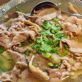 龙洞美食街｜高性价比的地道乐山跷脚牛肉，人均60不到‼️