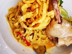 -Chom Cafe and Restaurant