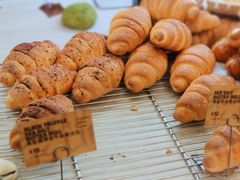 黑松露海盐牛油卷-PAPER STONE BAKERY(天环店)