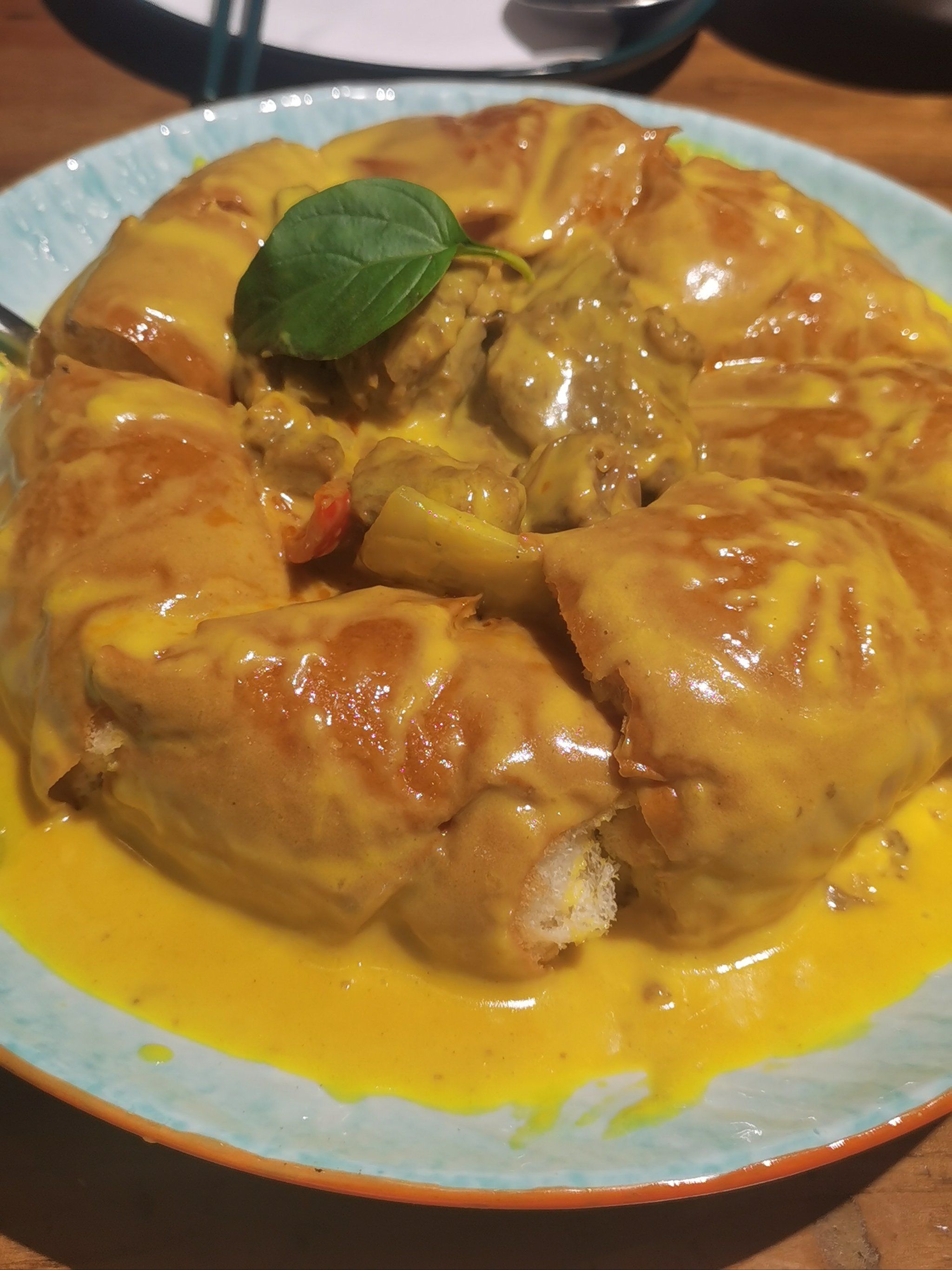 咖喱牛肉面包 烤大虾 都很好吃