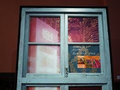 -Nathalie Djurberg与Hans Berg“牛皮纸包裹的月亮”-Prada荣宅当季展览