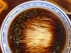 红汤底-同得兴 Since·1995 传统苏式面馆(嘉馀坊店)