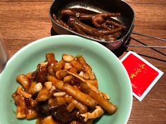 梭子蟹炒年糕-弄堂里·寻味杭州(湖滨银泰in77C区店)