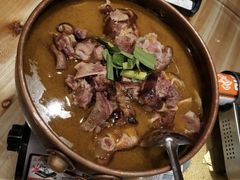 -帅巴人舅母子腊蹄民俗村