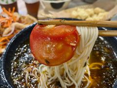 云南铜锅酸菜鲜肉米线-鲜大人粉馆