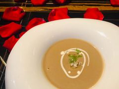 牛肝菌汤-wann lounge 低温慢煮牛排·清吧