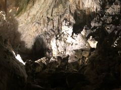 -波斯托伊纳溶洞