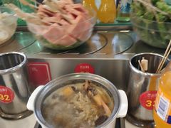 -百品聚旋转火锅(万德庄店)