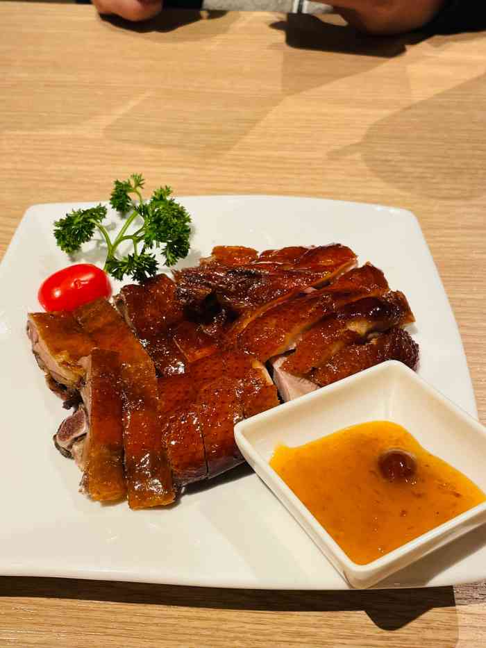 避风塘(百联世纪店)-"菜品:椒盐鸭下巴确实好吃,肠粉吃着有点腻.