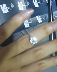 -威德钻石-克拉钻大本营(南京东路店)