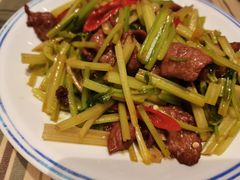 麦芹炒牛肉-大厨小馆(华阳城店)