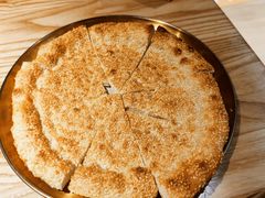 刚出炉的烤馕-谷丽麦馕新疆菜·清真(步步高梅溪新天地店)