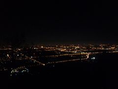 -鬼笑石后山停车场