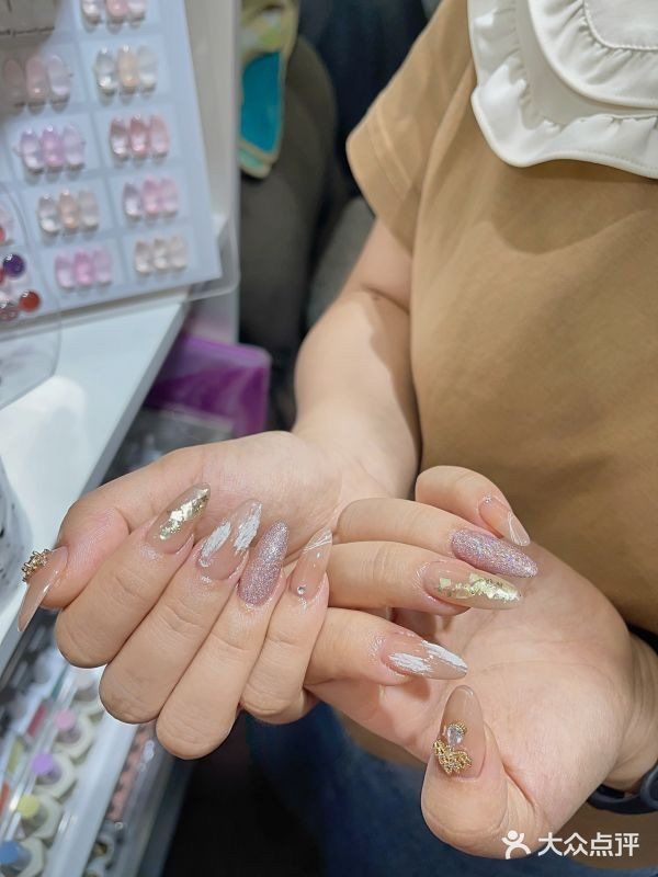👉放心冲，1/4爆火碎钻胶美甲💅来啦~