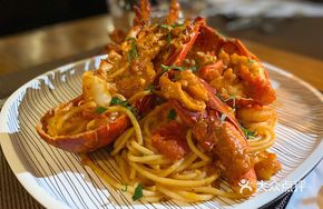 Boston Lobster with Italian Tomato Sauce Fettuccine