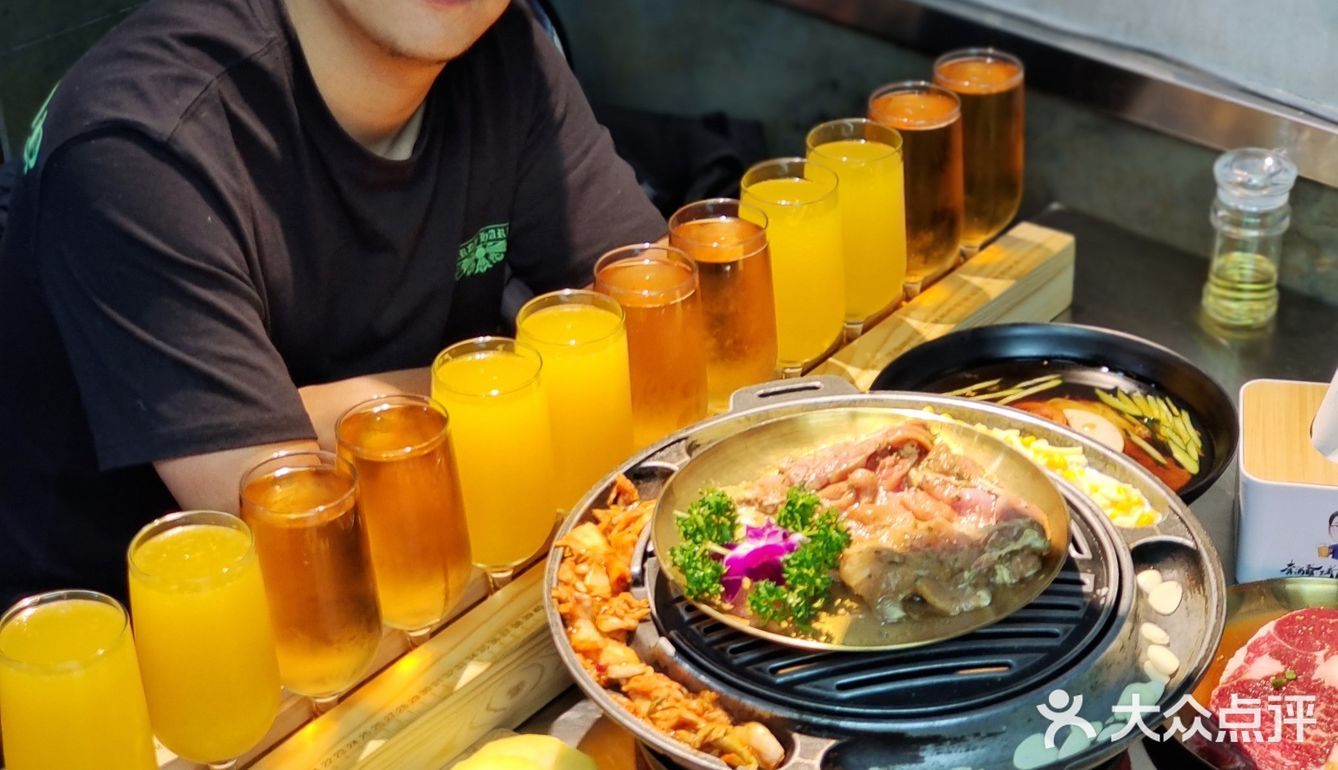 大块吃肉、大口喝酒、胡同里的深夜食堂太带劲了~