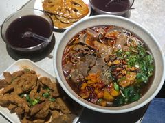 -爆炸头阿姨小四川正宗川味小吃(无任何分店)