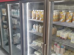 面包甜点陈列柜-白色日记·手作酸奶(麦凯乐店)