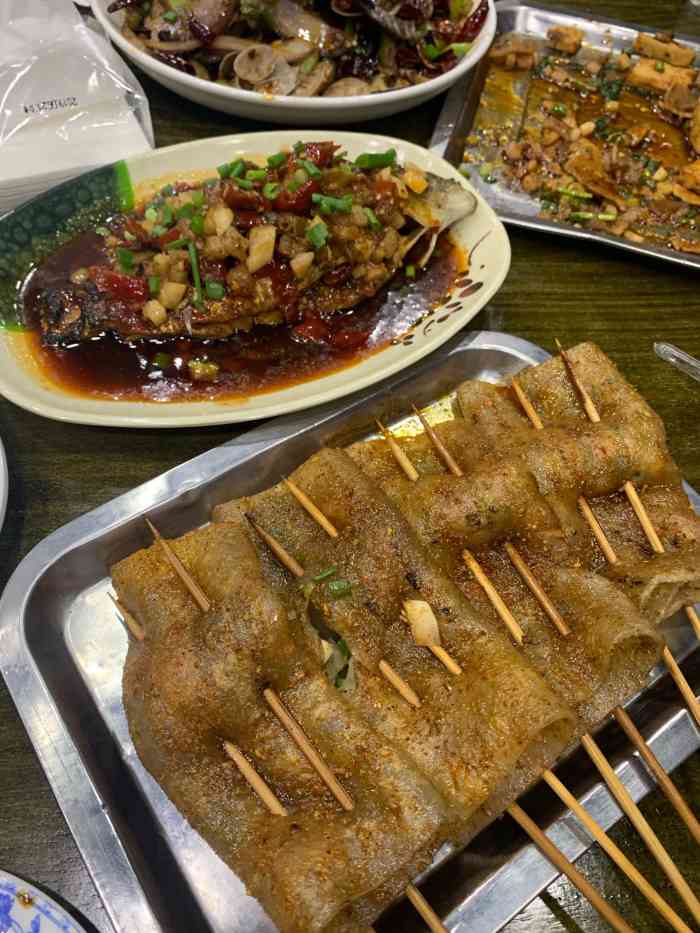 思烤人生烧烤大排档-"菜品看起来是非常的新鲜,而且菜品品种也还.