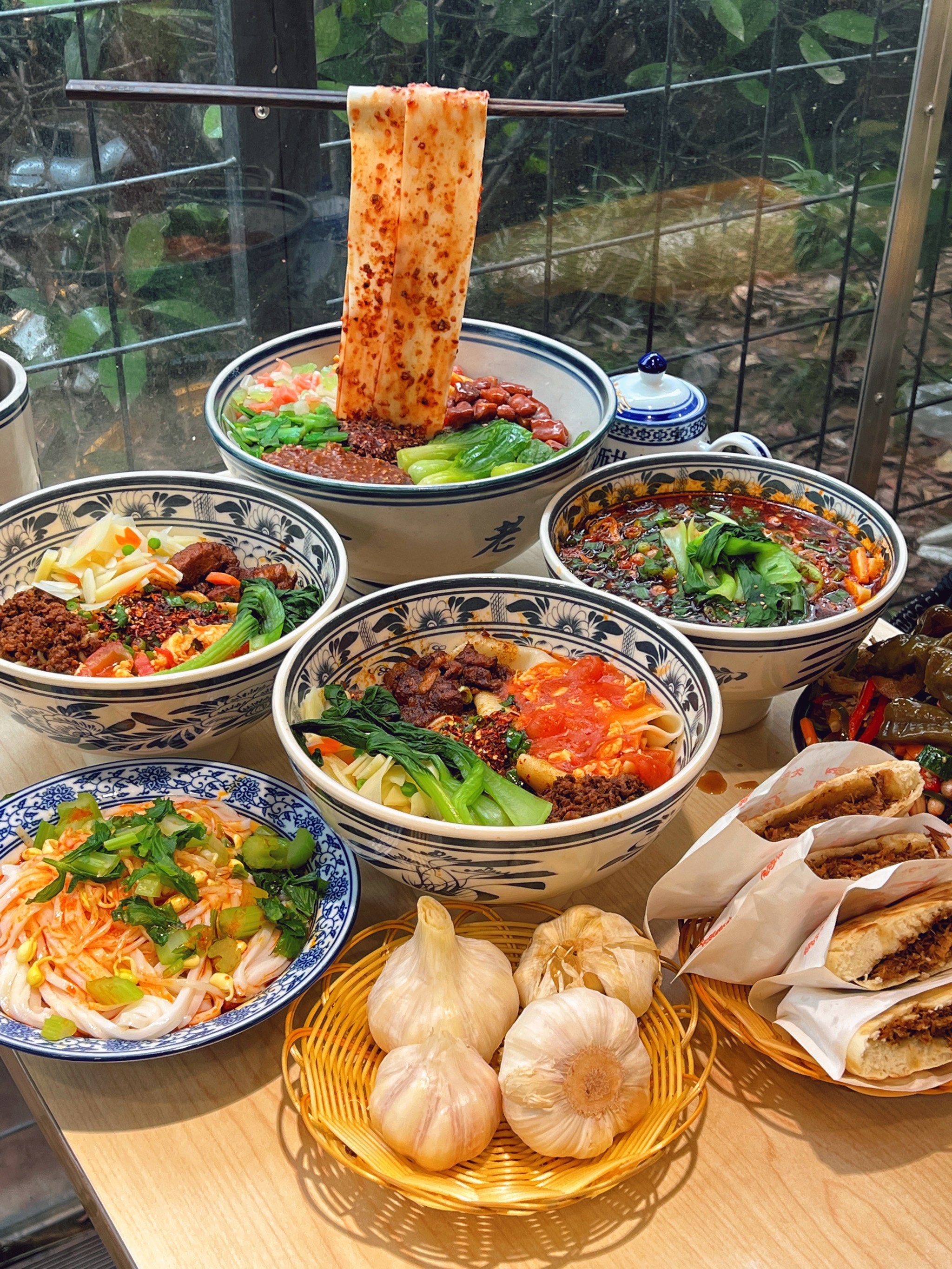 三秦香的招牌四合一,西安油泼面no