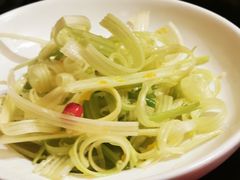 凉拌芹菜-巴音浩日娲·蒙餐(双林东路店)
