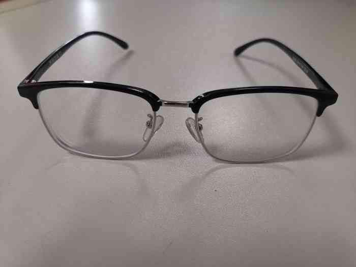 打分 团的199的那副眼镜,内心觉得还是比较值的,性价比挺高.