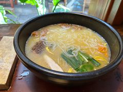 -银米·云南传统过桥米线(双廊黑金冠店)
